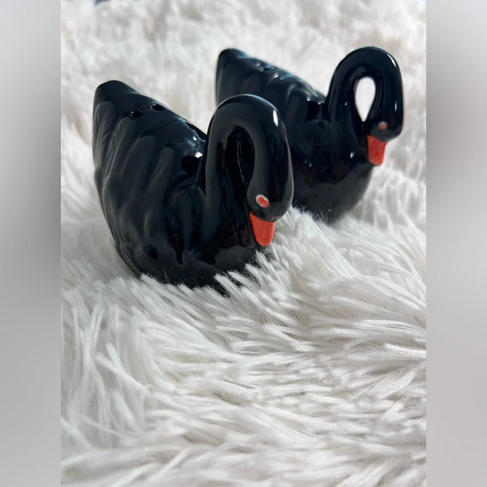 Black Swans Salt & Pepper Shakers set Ceramic Decor new